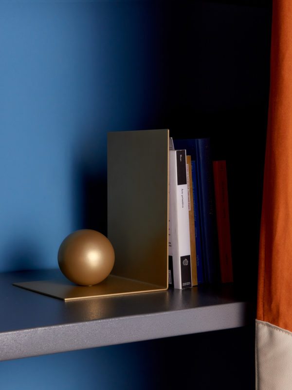 Satin Gold Luna Bookend. Metal Bookend with geometric shapes. Available in different finishes and colors.